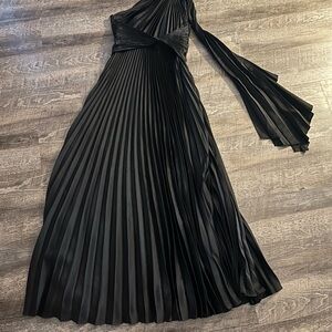 Elegant Black Pleated One-Shoulder Dress